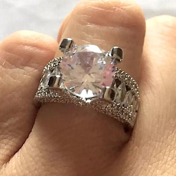 STERLING SILVER DIAMOND RING - Picture 1 of 9